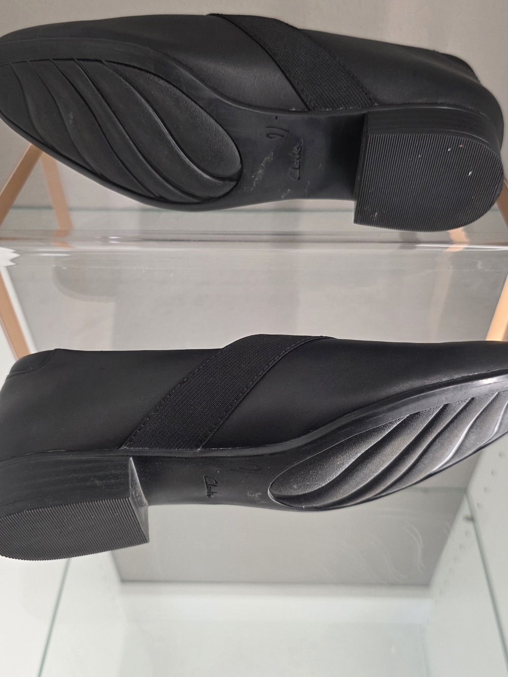 Ckarks Black Slip-On Flats with Cross Elastic Strap Size 7W - Picture 9 of 10